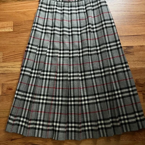 Vintage Burberry's Nova Check long wool drop pleated skirt women’s UK 10/US 4-6 - Picture 2 of 11